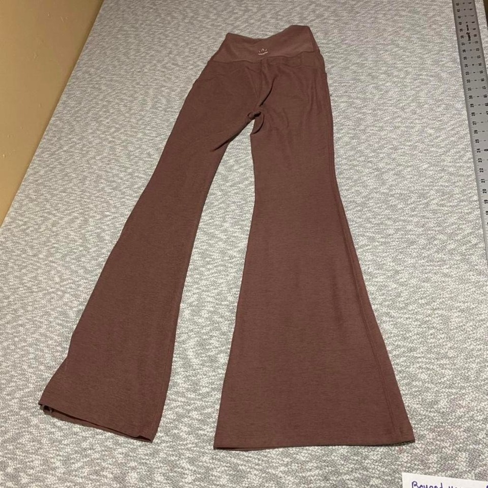 Beyond Yoga Spacedy Legging in a dusty pink flared & pockets women S. SKU-A263 - Picture 6 of 7
